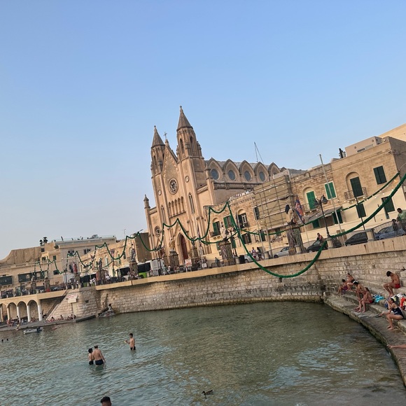 Hello and Welcome to my Closet ❤️ - Picture 16 of 17